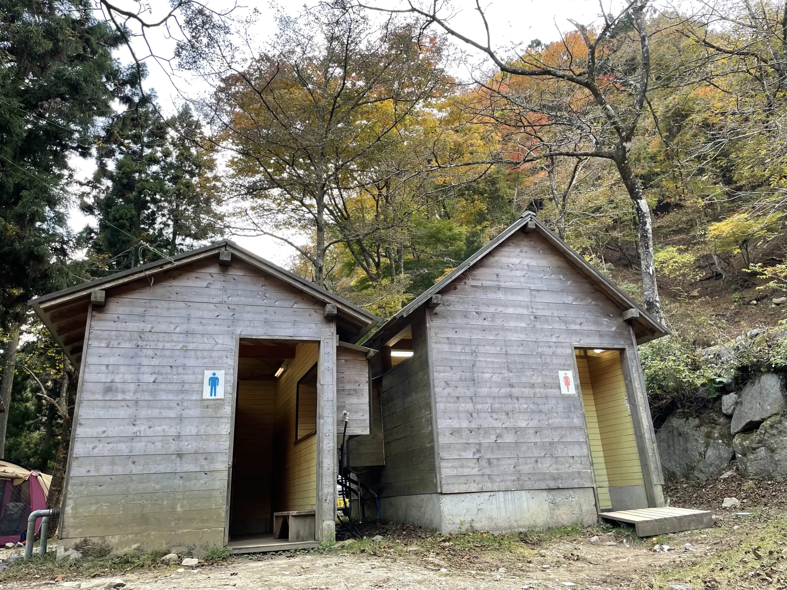 [ウェルキャンプ西丹沢]ビジターセンターのトイレは安心できるが、サイト内のトイレは、う～ん（星3）
