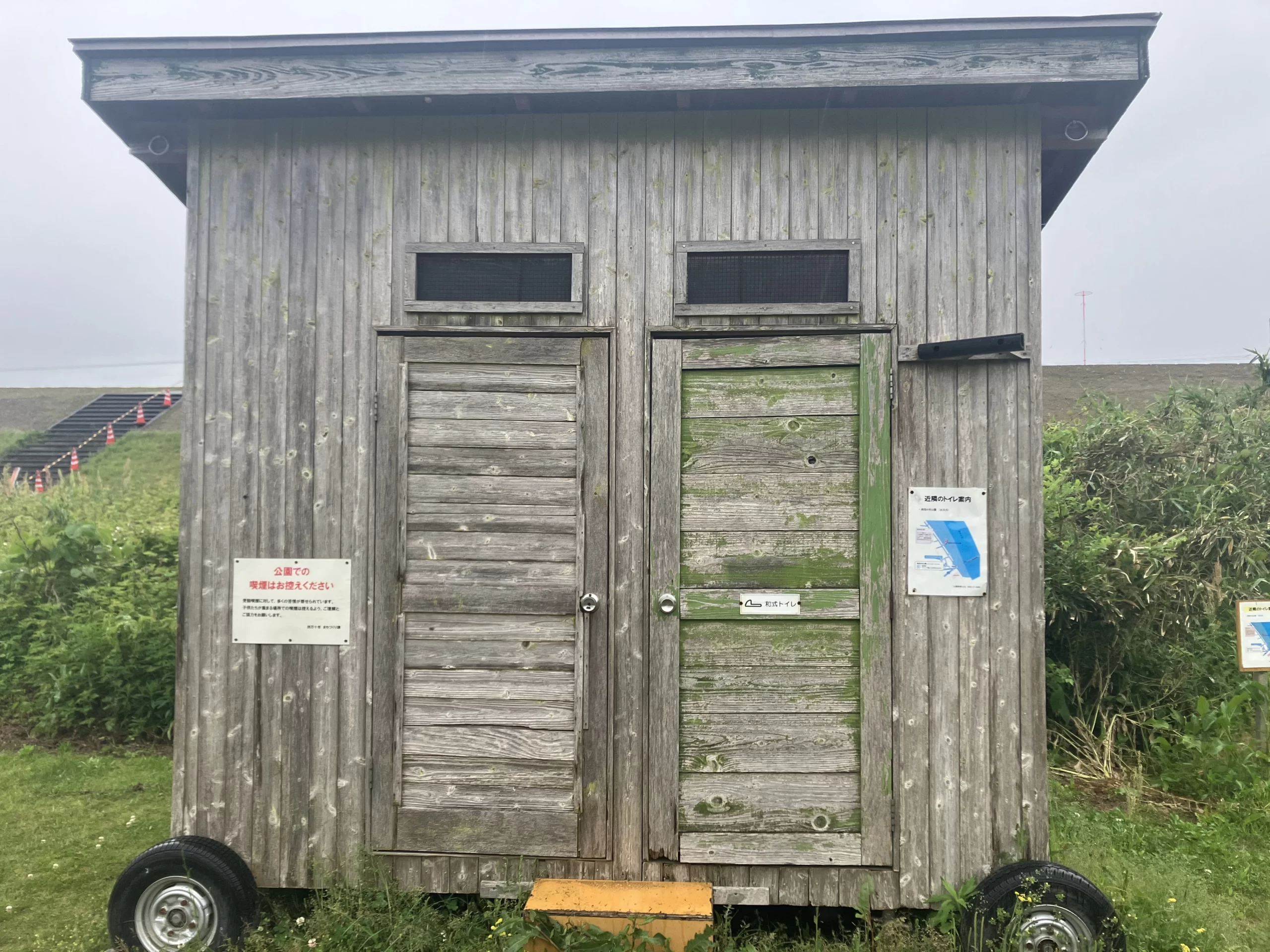 [四万十川キャンプ場]無料キャンプ場だが、電気なしの仮設トイレのみでトイレハードルはかなり高め（星1点）