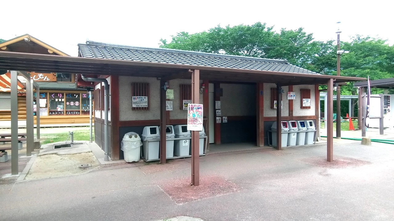 [道の駅大和オートキャンプ場]多目的トイレあり！ウォシュレット付き洋式便座が完備されたトイレ（星4点）