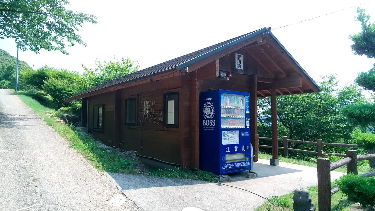 [白木パノラマ孔園]多目的トイレはあるが、それ以外の個室は和式便座（星2点）