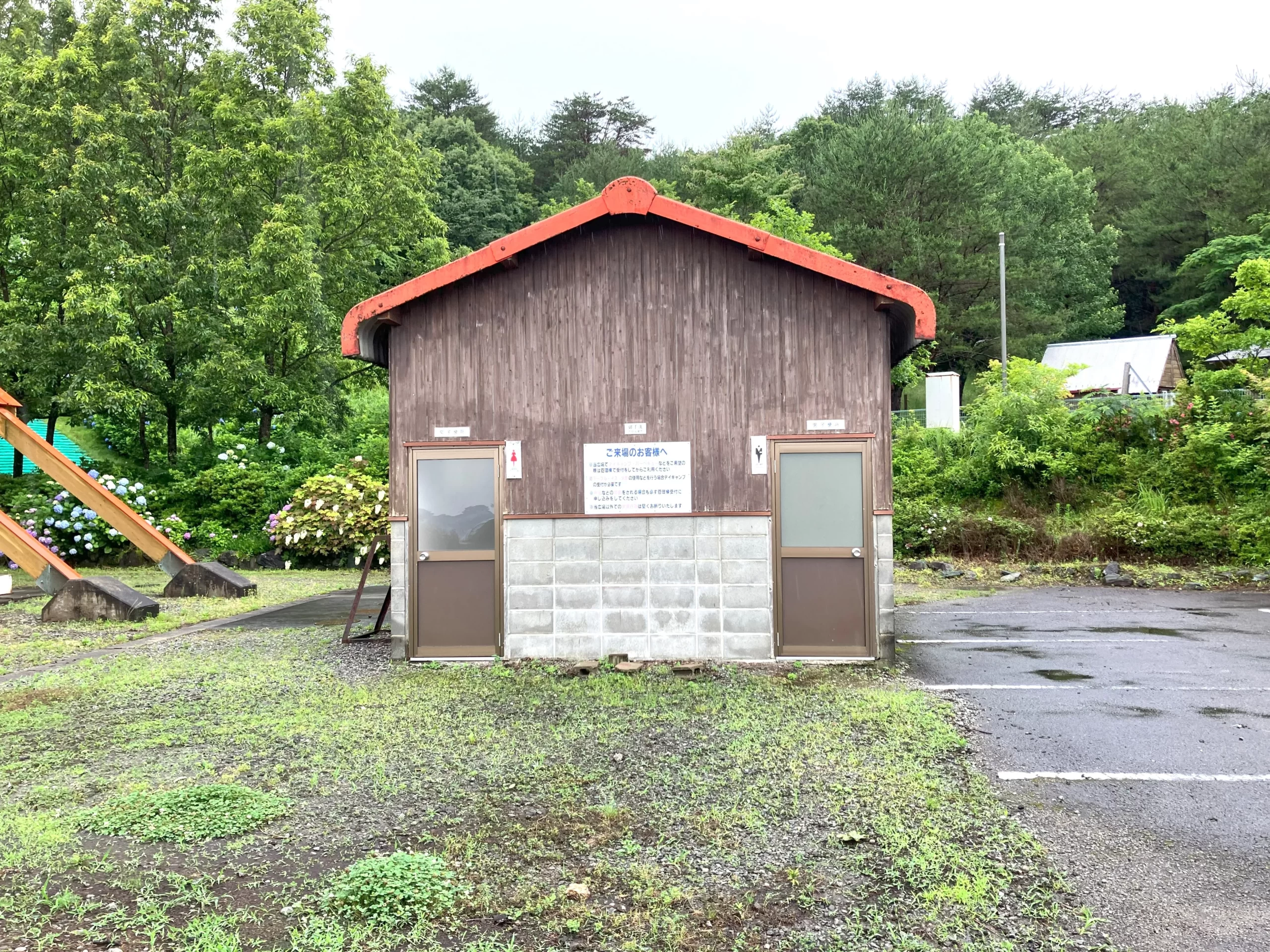 徳島県：[塩塚高原キャンプ場]トイレの個室は和式便座のみ（星2点）