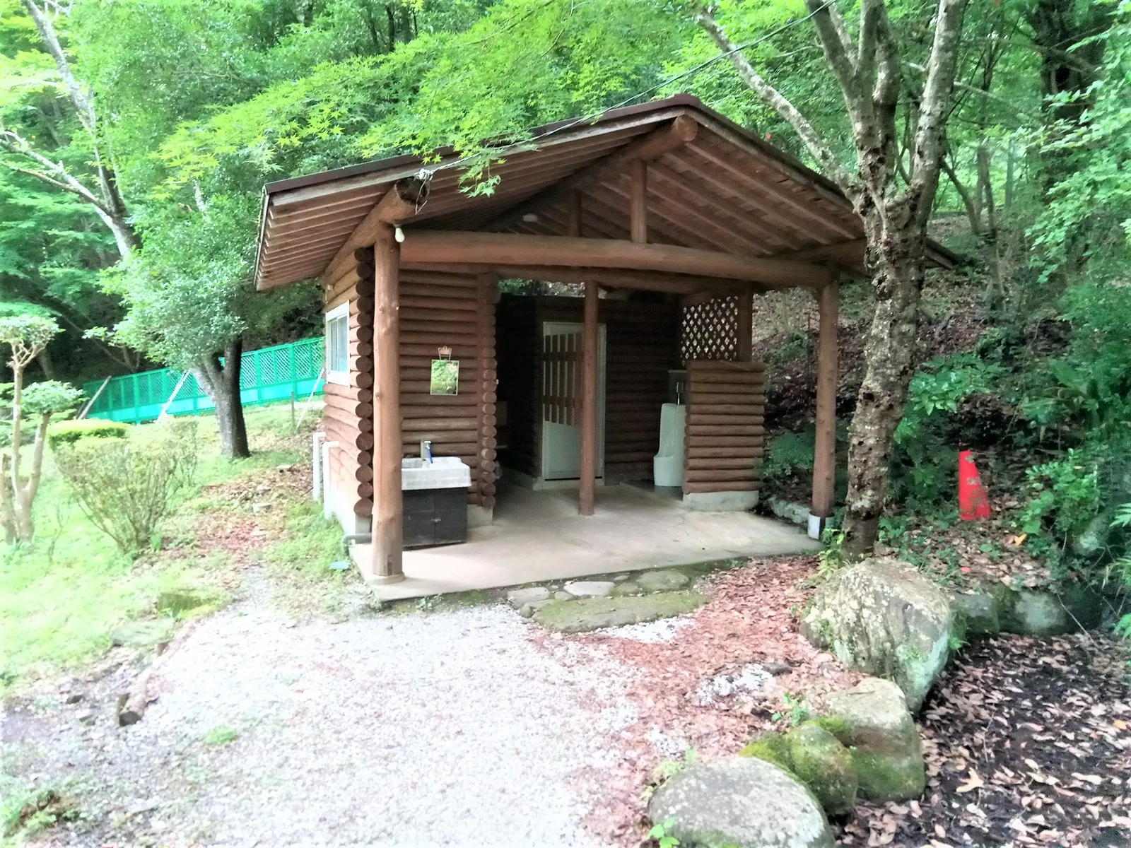熊本県：[遊水峡]場所によってトイレスペックが異なる！ウォシュレット付きの洋式便座と仮設トイレあり（星3点）