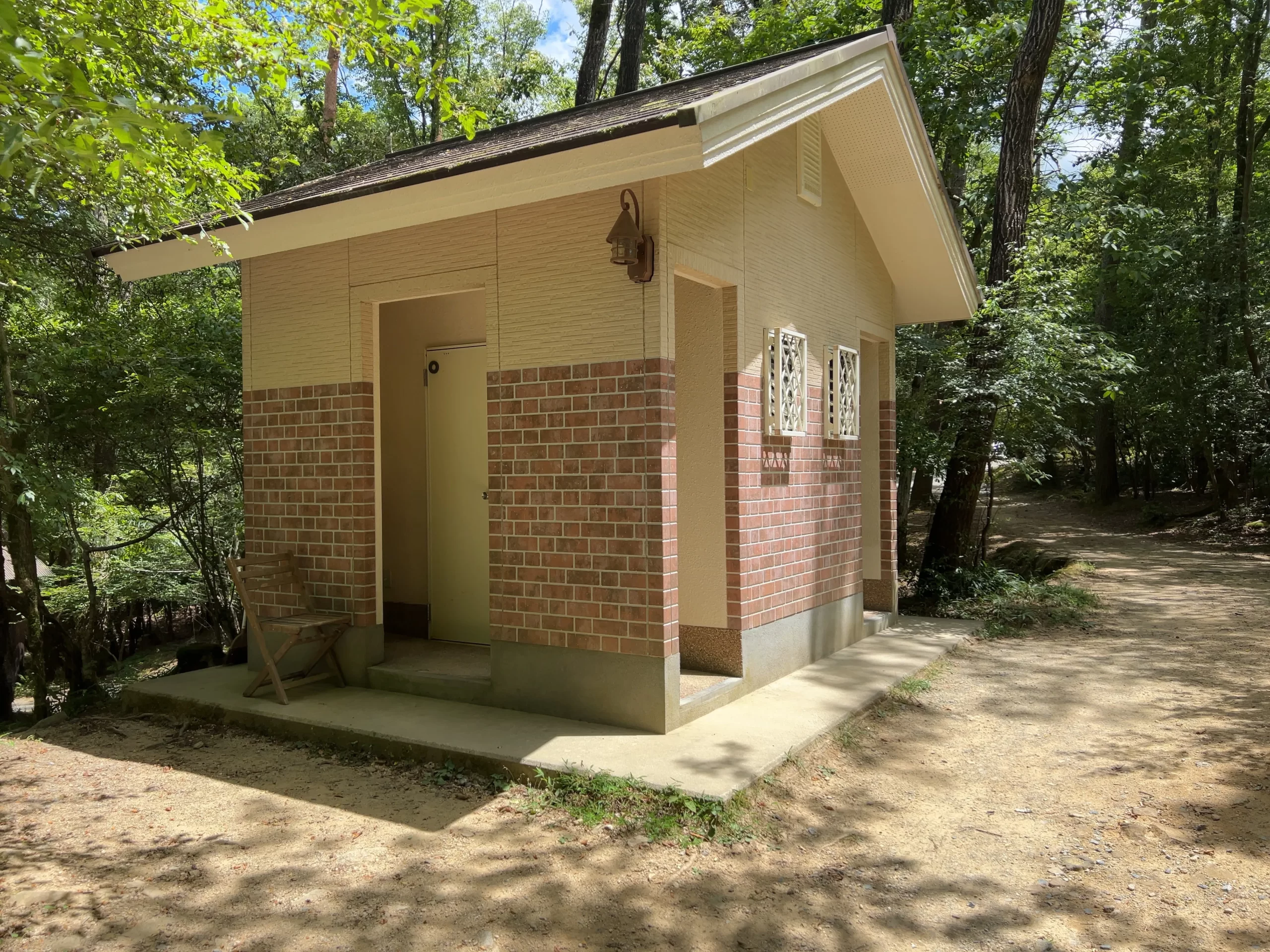大阪府：[自然の森ファミリーオートキャンプ場]洋式便座が完備されたトイレ（星４点）