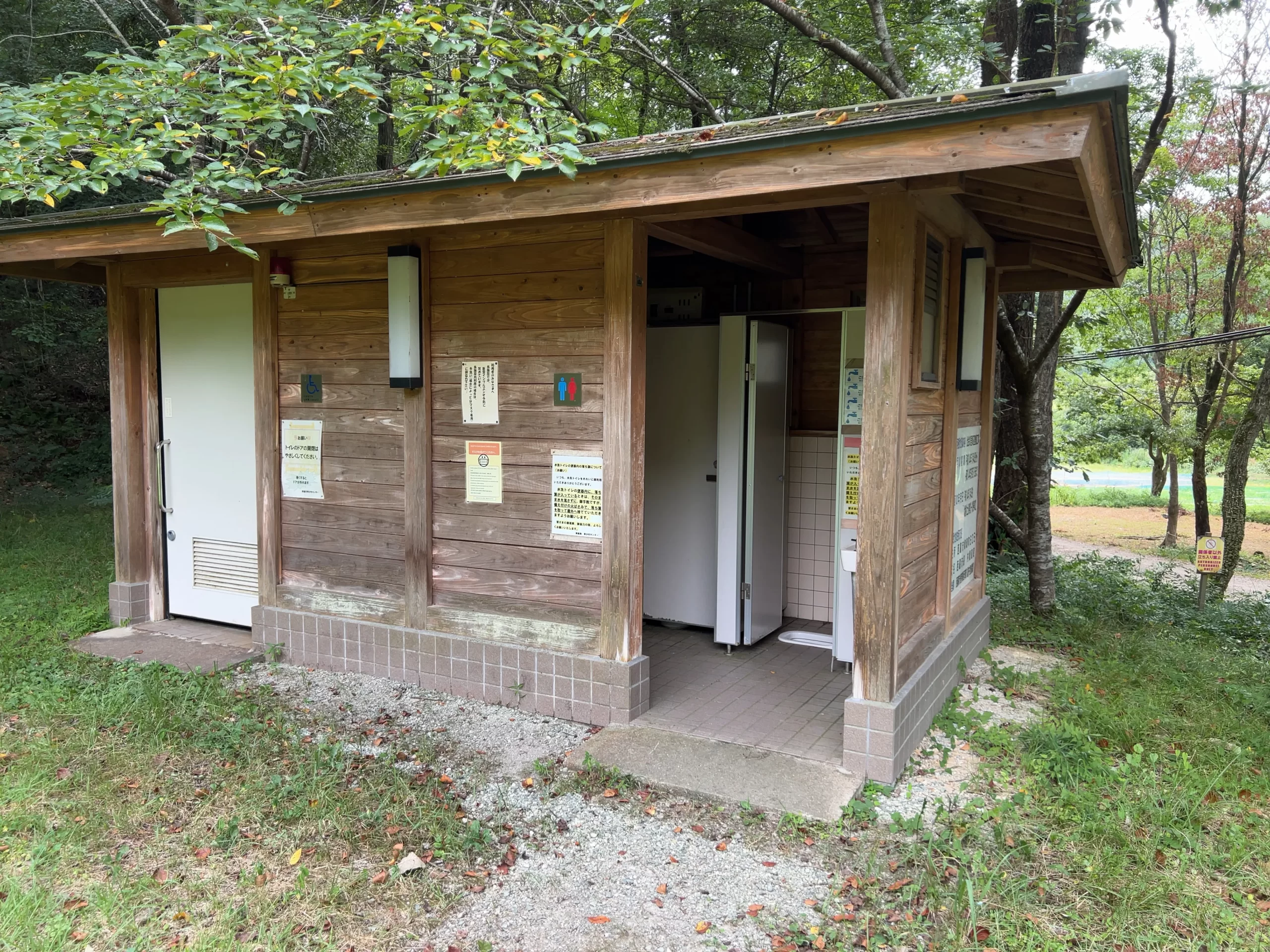 兵庫県：[木谷山キャンプ場]多目的トイレあり！通常トイレは和式便座のみ完備（星2点）