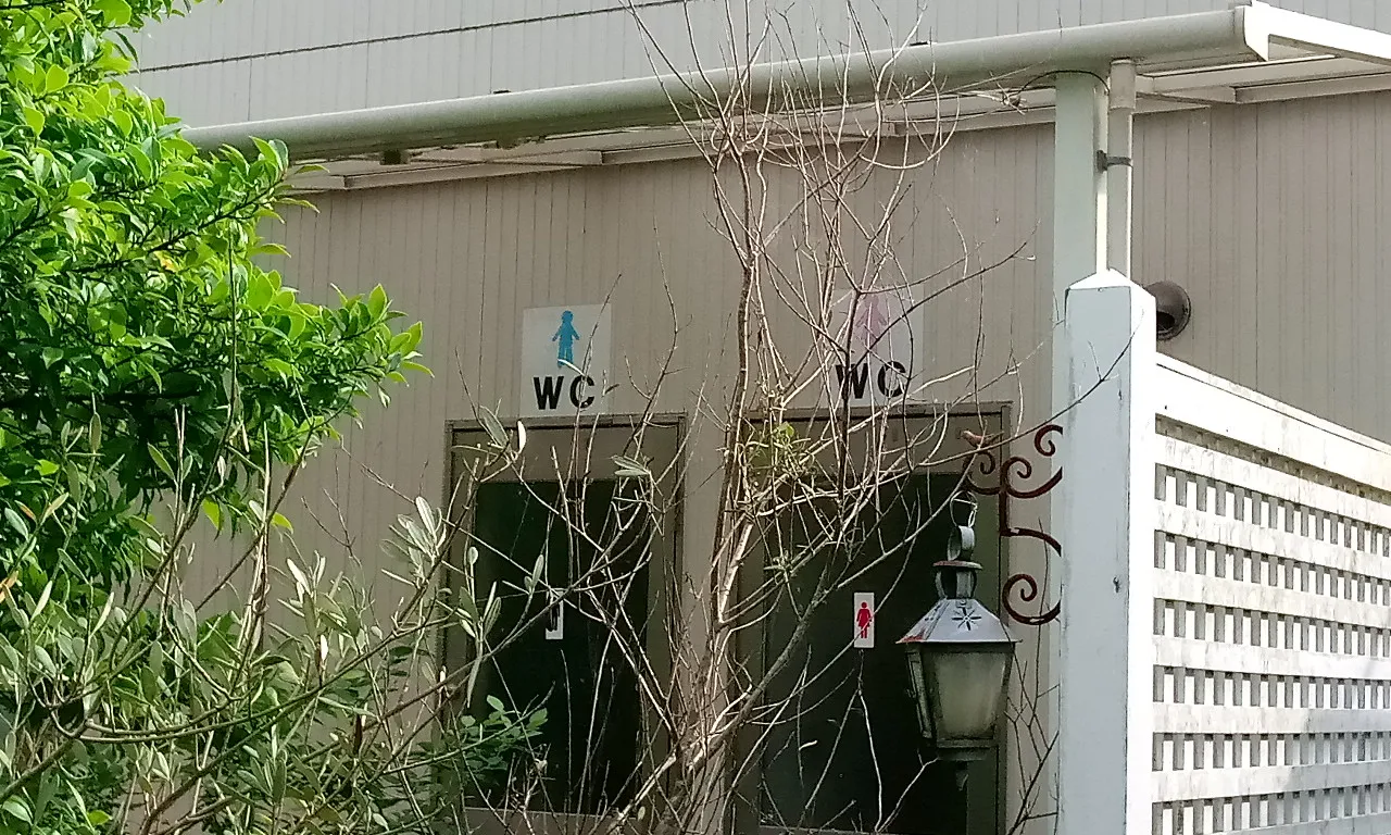 福岡県：[ラピュタファームキャンプ場]多目的トイレあり！ウォシュレット付き洋式便座が完備された綺麗なトイレ（星5点）