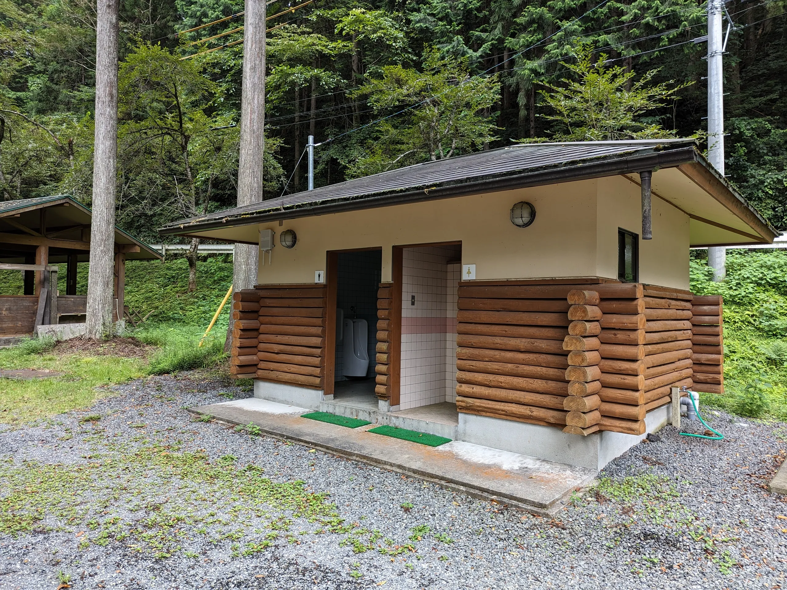 広島県：[龍頭峡交流の森キャンプ場]多目的トイレあり！洋式便座が完備されたトイレ（星4点）