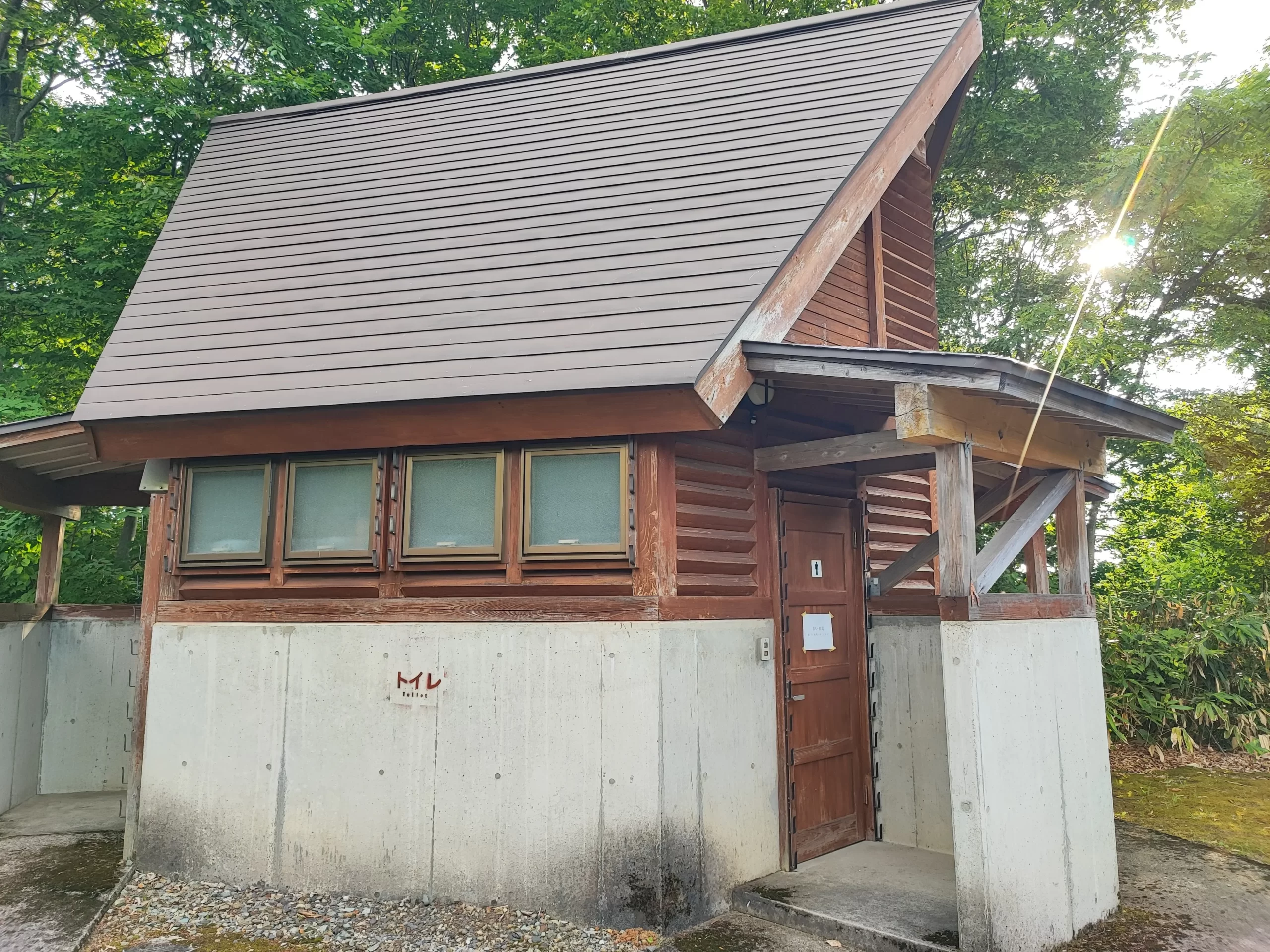 新潟県：[道院オートキャンプ場]キャンプ場のトイレ、という感じで和式便座のみ完備（星2点）