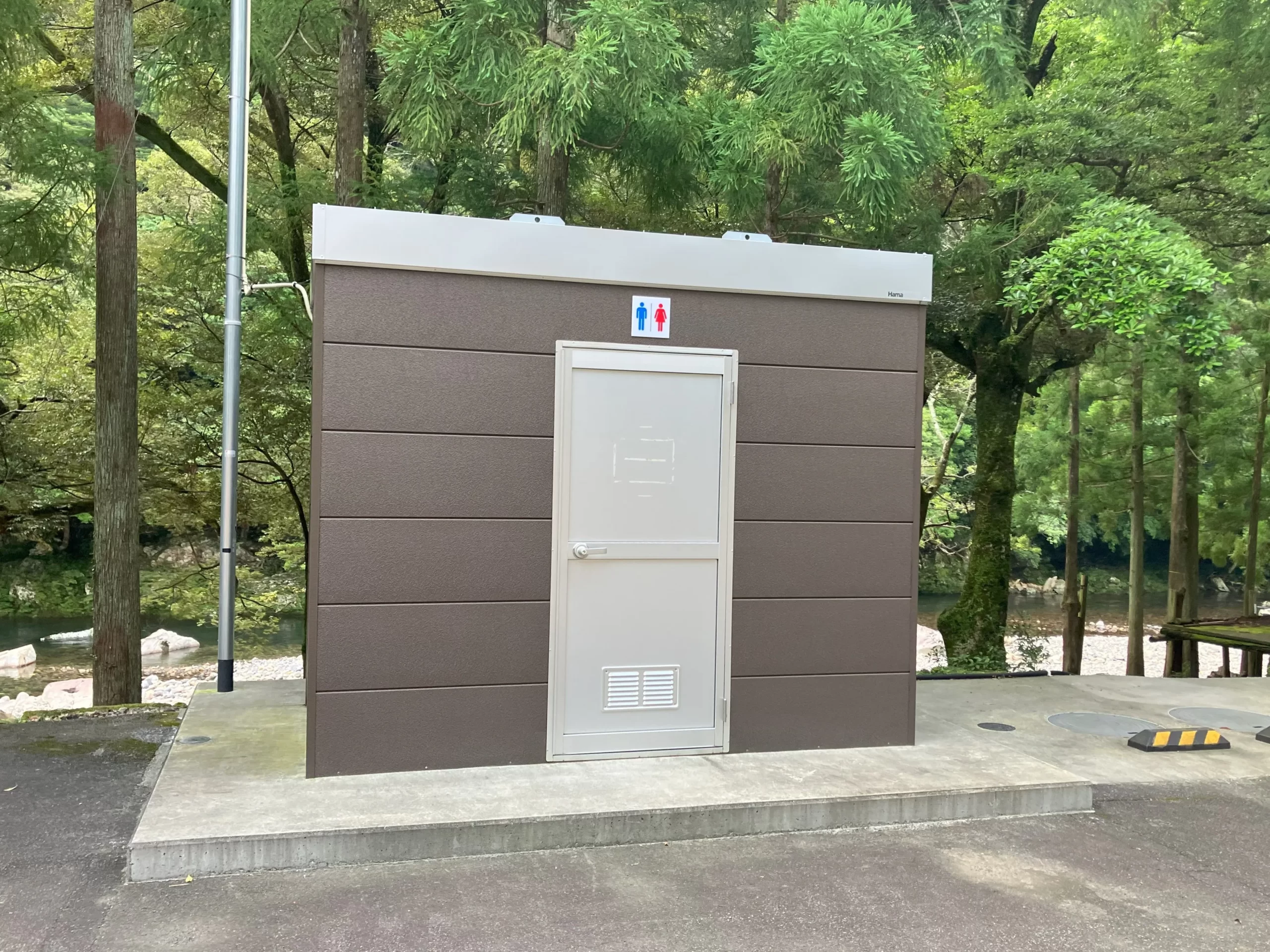 高知県：[笹平キャンプ場]こじんまりしたトイレだが洋式便座が完備された綺麗なトイレ（星4点）