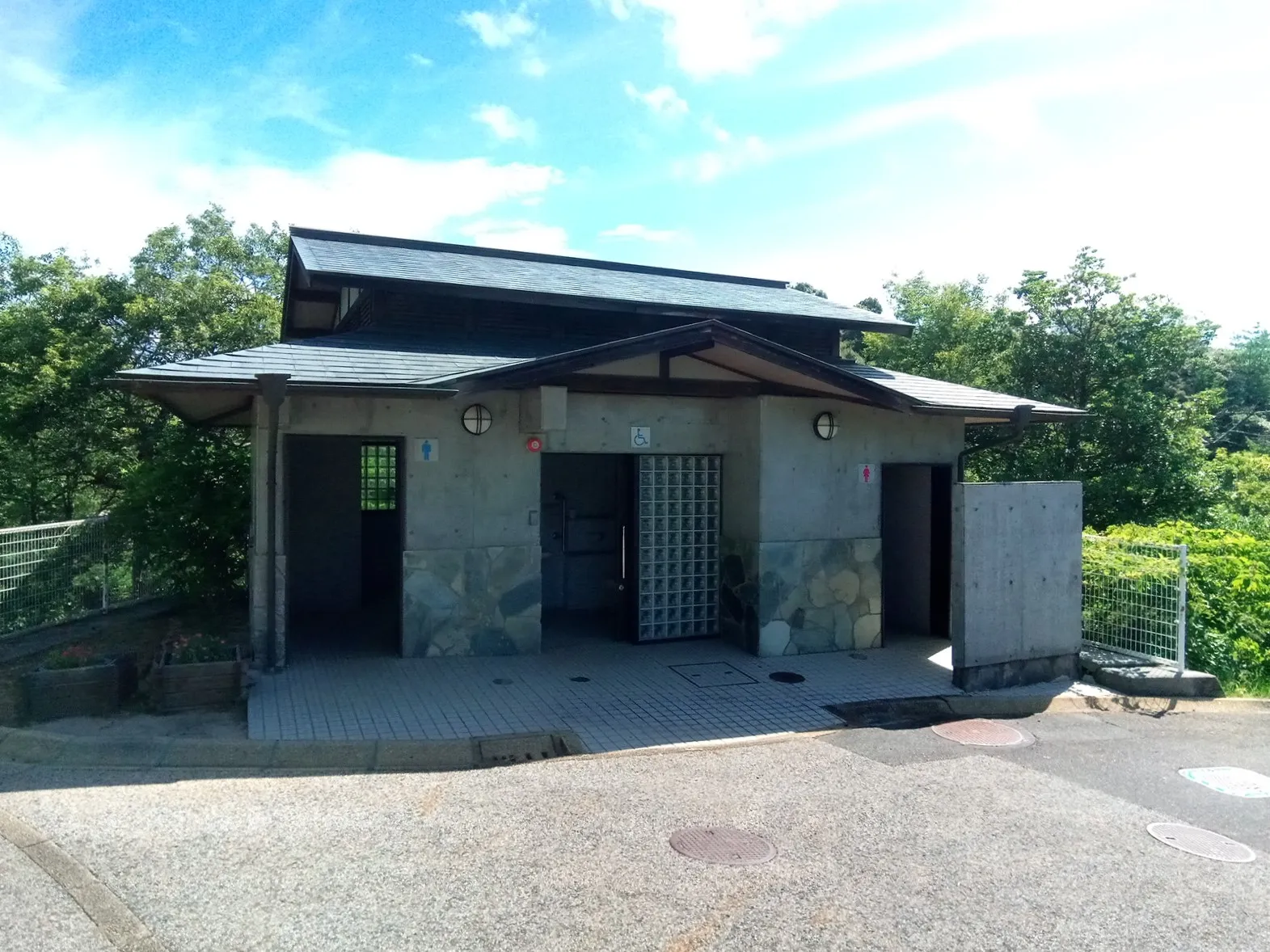 山口県：[江汐公園キャンプ場]多目的トイレあり！和式便座と洋式便座が完備されたトイレ（星3点）