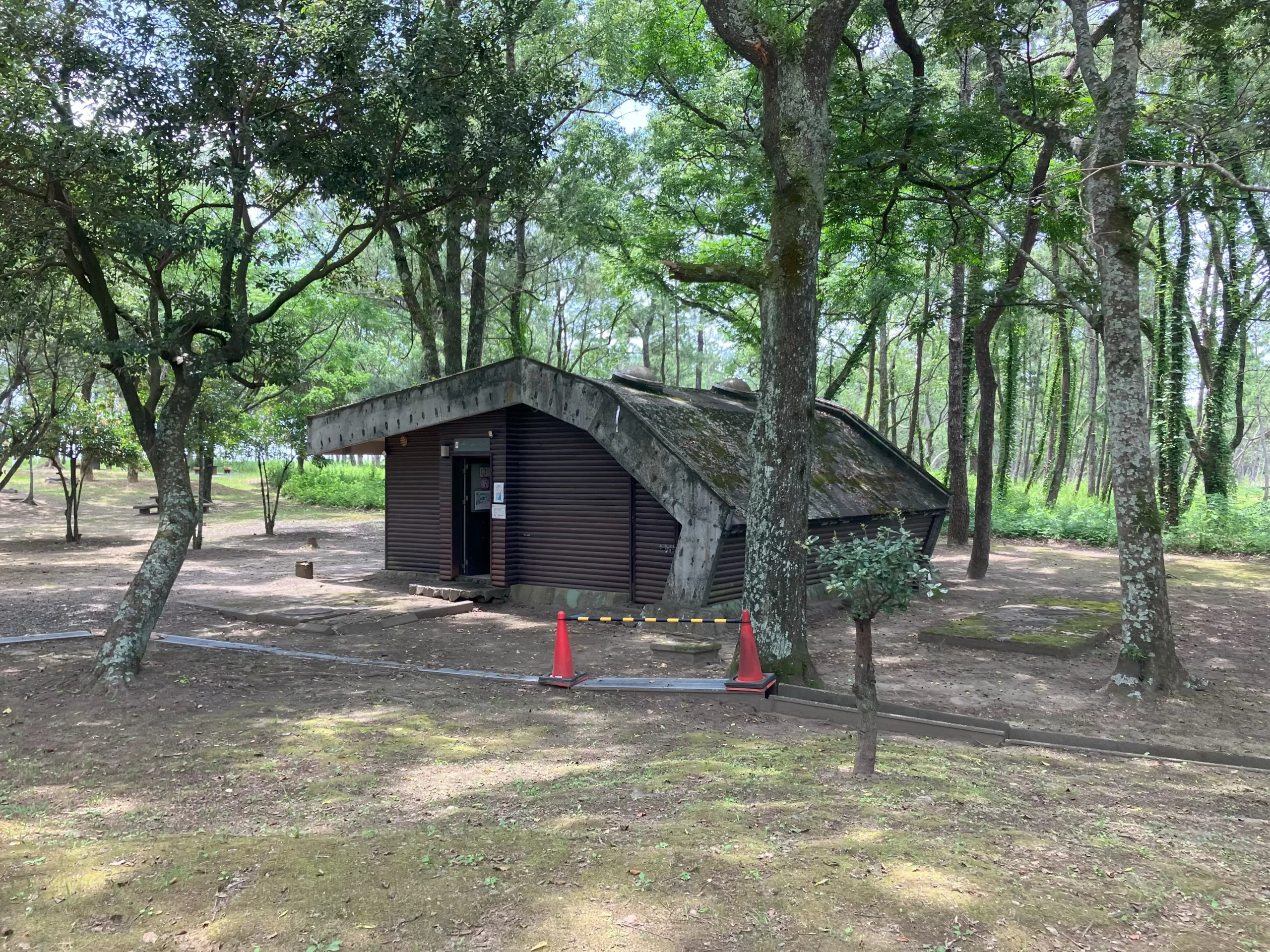 高知県：[入野松原キャンプ場]和式便座のみ完備されたトイレ（星2点）