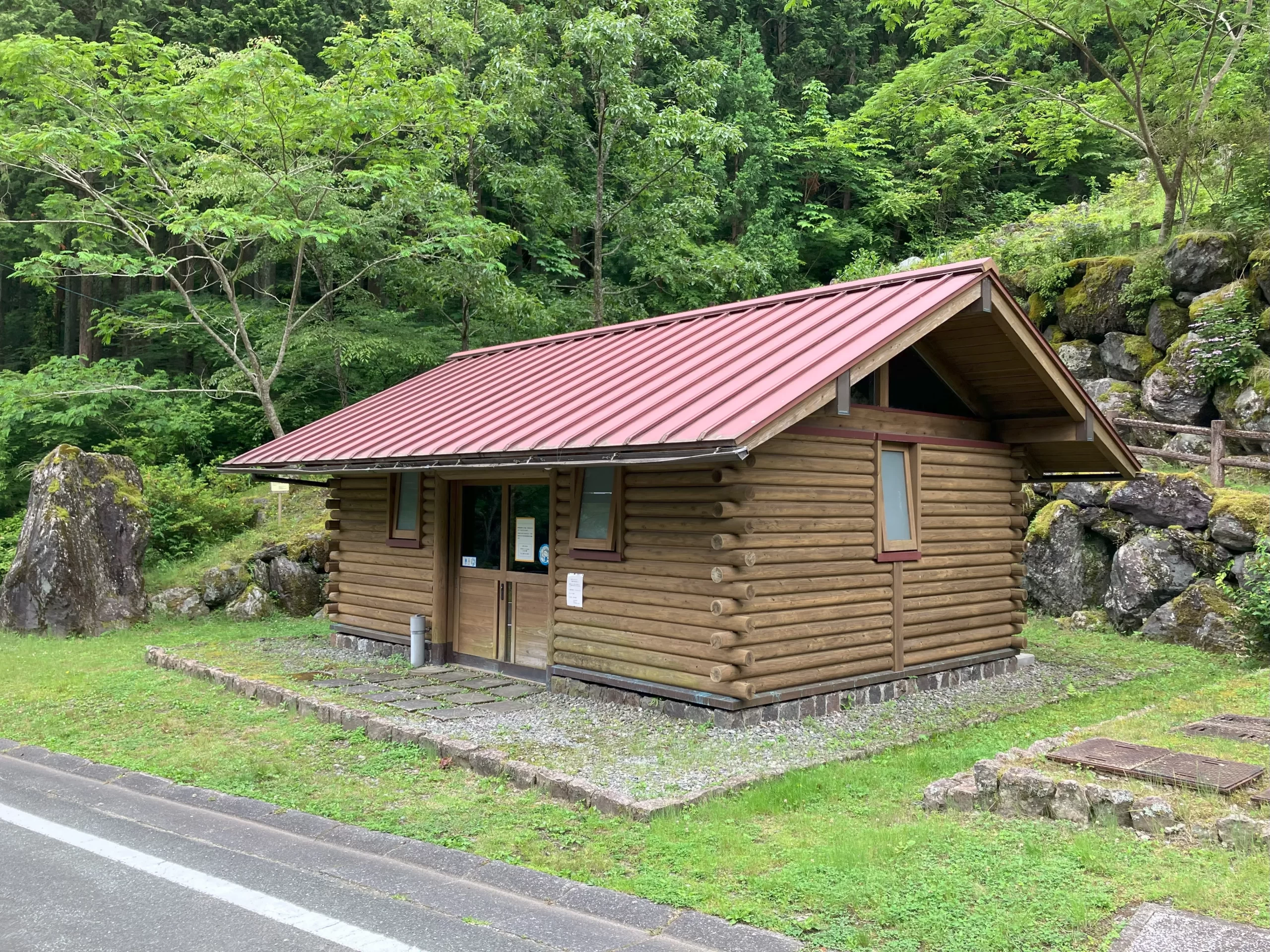 高知県：[夢の森公園キャンプ場]洋式便座が完備された綺麗なトイレで安心感抜群（星4点）