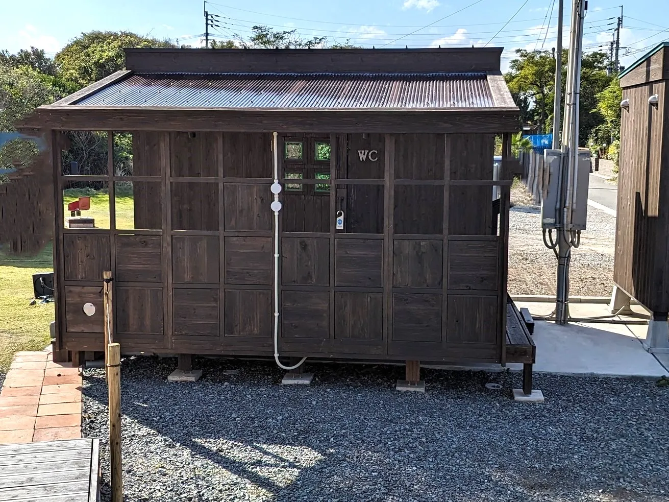 福岡県：[神湊ガーデンキャンプ]土足厳禁！ウォシュレット付きの洋式便座が完備されたとっても綺麗なトイレ（星5点）