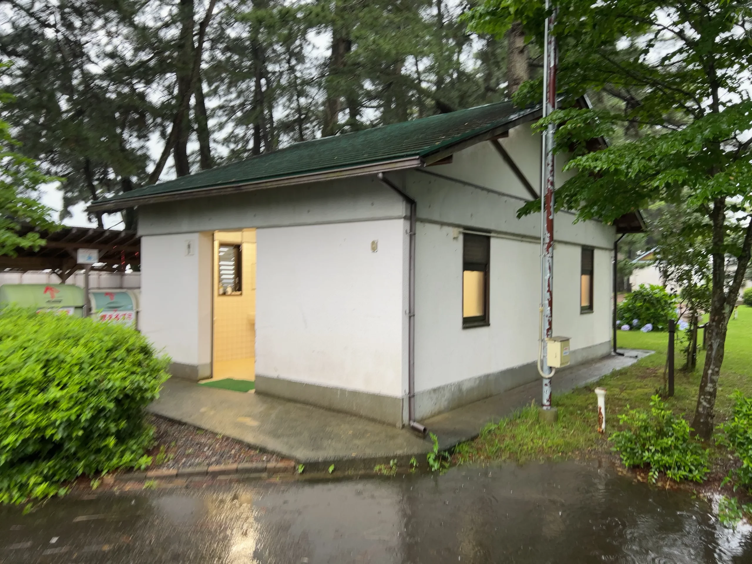 滋賀県：[知内浜オートキャンプ場]多目的トイレあり！ウォシュレット付き洋式便座が完備された綺麗なトイレ（星5点）